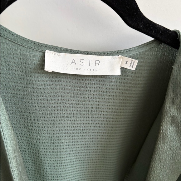 ASTR Soft Green Textured Top - Picture 2 of 5